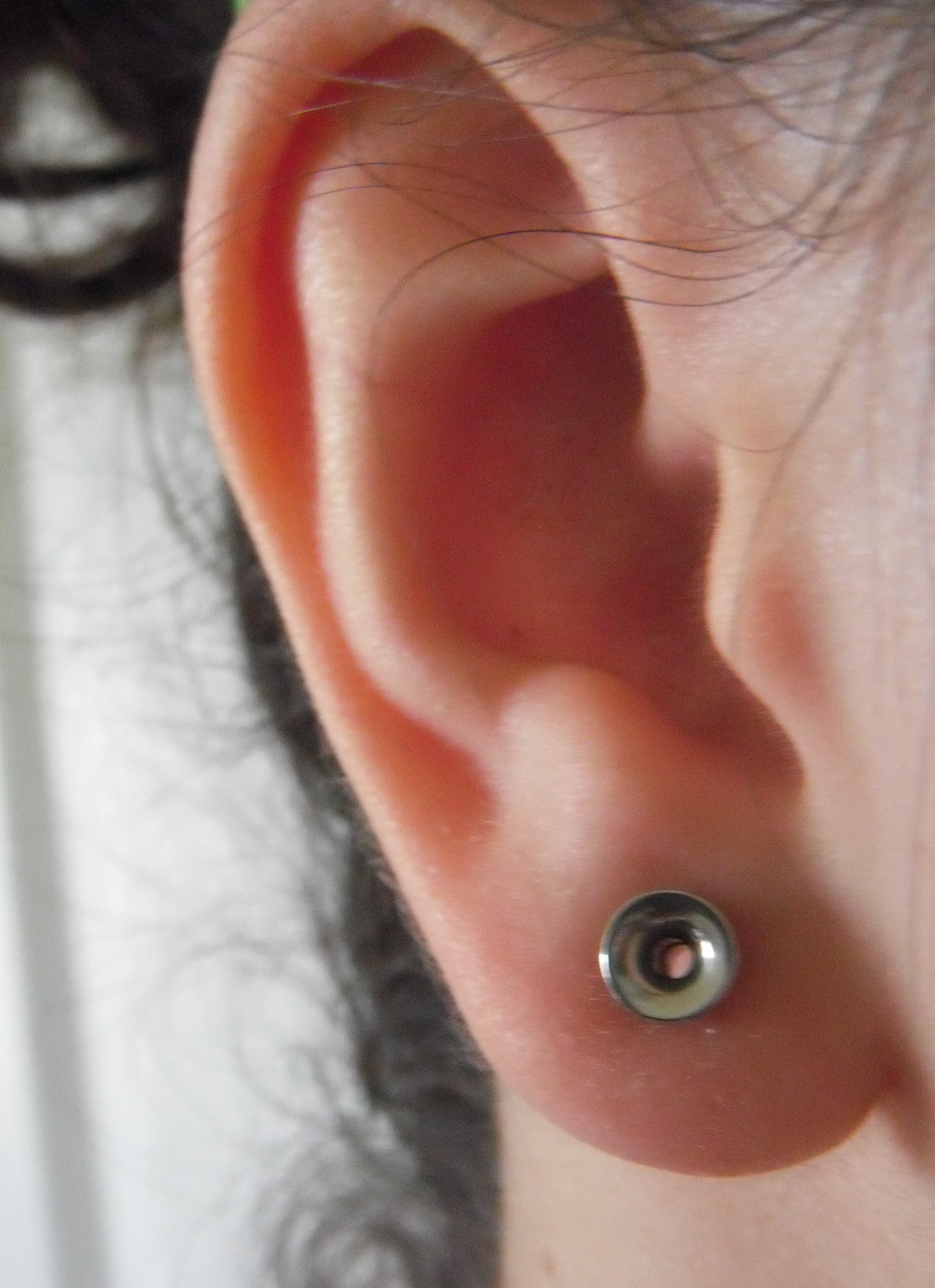 Steel internally threaded eyelet 6g