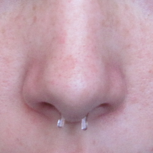 Pyrex septum retainer