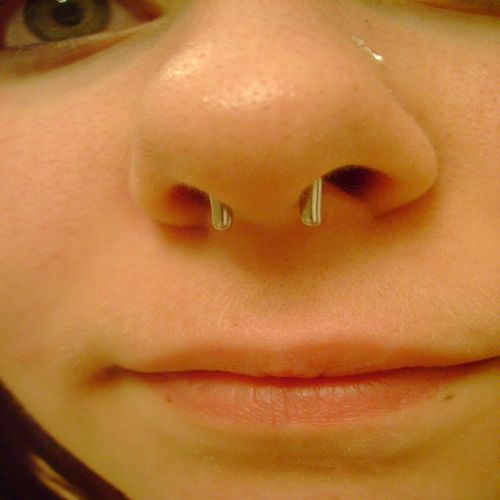Titanium septum retainer