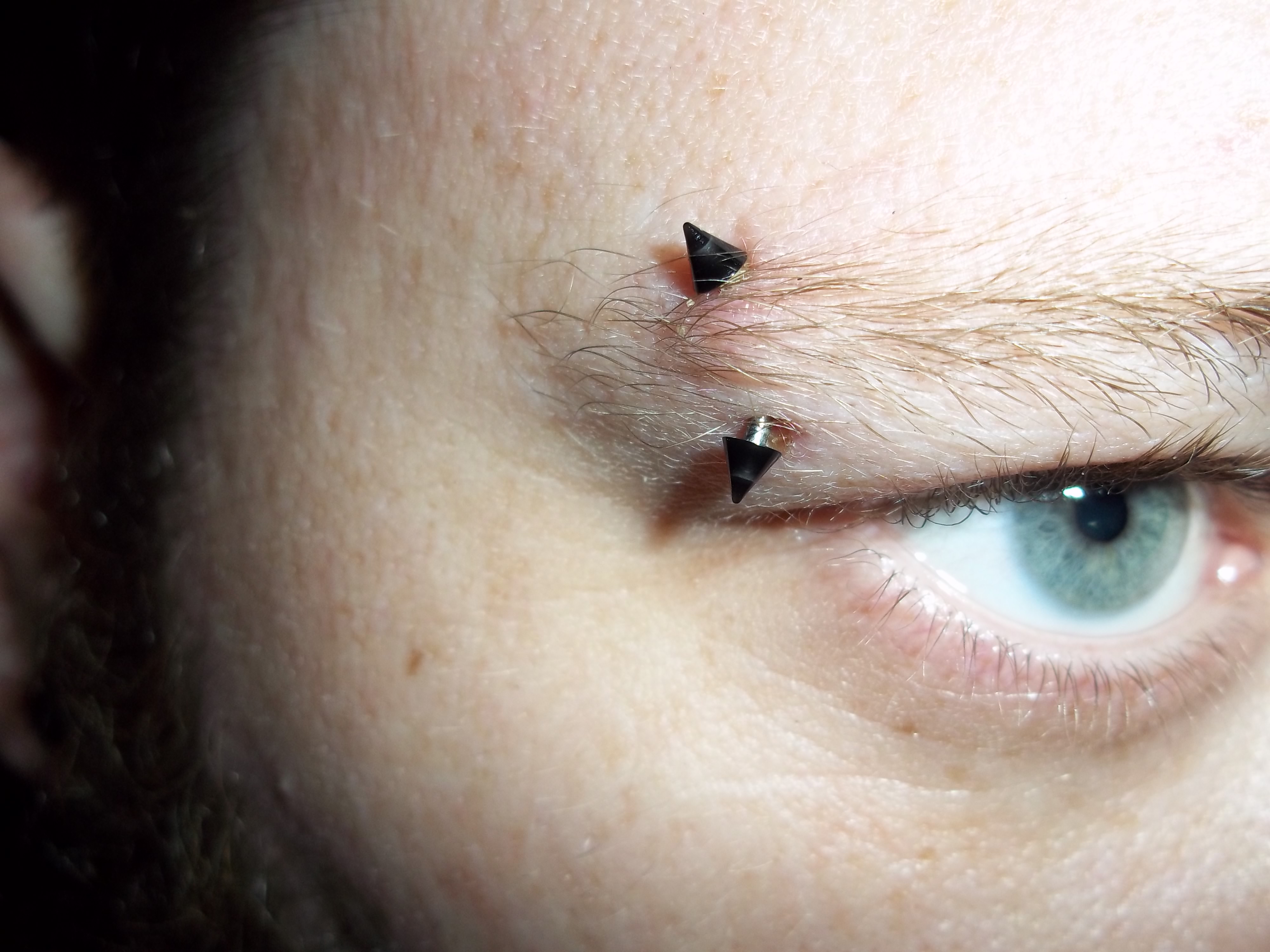 Steel Curved Barbell With Acrylic Cones