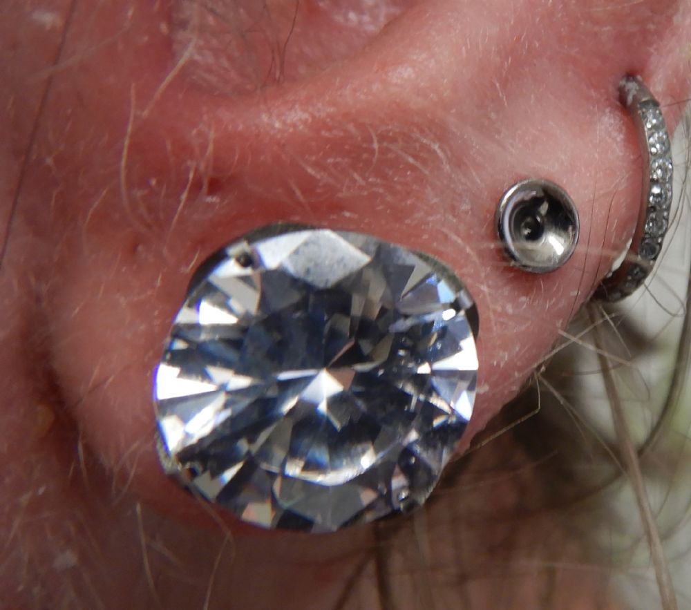 Titanium Side-set Gem Clicker Ring