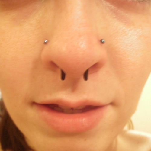 Pyrex septum retainer