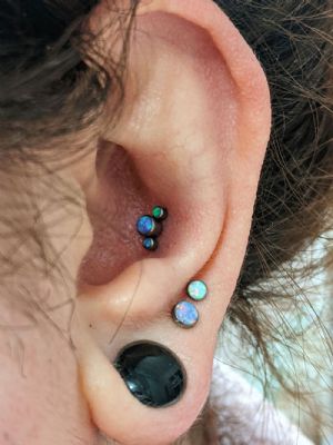 CUSTOM ORDER Titanium Three Gemmed Cluster End Customer Photo