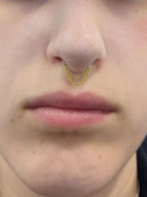 Threadless Barbell Post With Chains Customer Photo