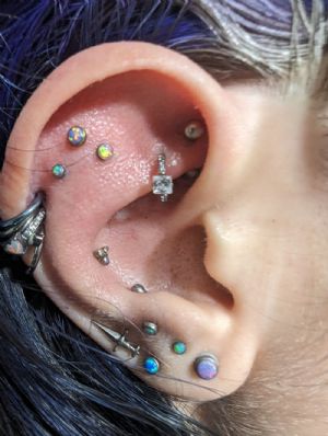 Titanium Side Set Gemmed Clicker With Center Gem Customer Photo