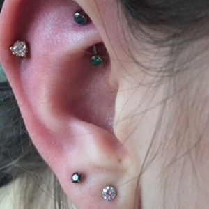 Threadless Side Gem Curved Barbell Customer Photo